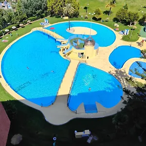 Entero, Enormes Piscinas, Terraza Y Playa , Benalmádena España
